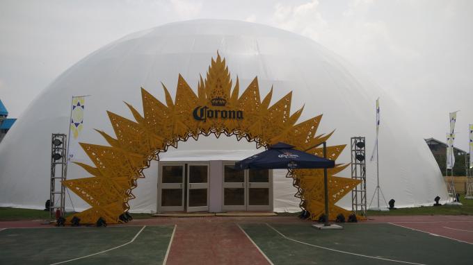 Chambre résistante de dôme de tente de dôme pour le festival de musique avec la porte en verre durable