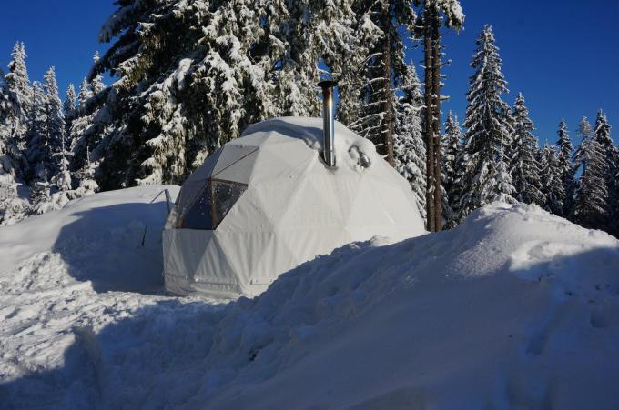 Tentes de camping d'igloo de tente de dôme de Geo de station de vacances d'hiver de Snowproof 200 Kg/Sqm