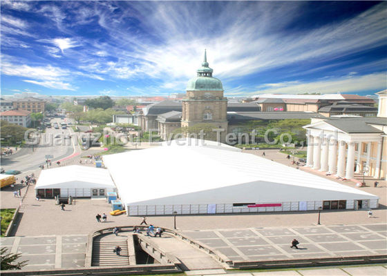 Chine Grandes tentes extérieures pour le tissu enduit de polyester de PVC de décoration de rideaux en église de parties fournisseur