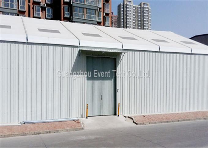 Les tentes résistantes de stockage de tente de garage de conception moderne déchirent résistant avec la vue en aluminium