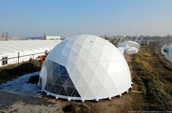 Chine Poweder a enduit de grandes tentes de dôme du diamètre 20m Geodestic de grands tubes en acier fournisseur